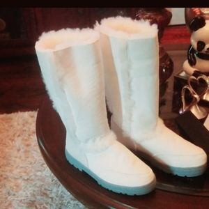 UGG AUSTRALIA  BOOTS